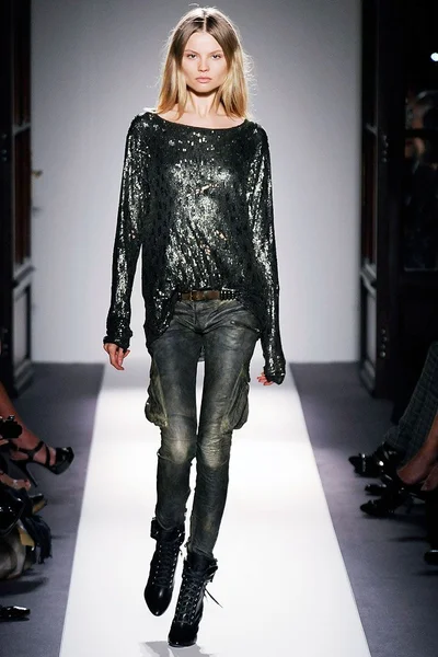 Look 15